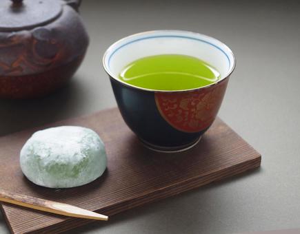 日本茶 大福 鉄瓶 日本のイメージ  お菓子,緑茶,和菓子の写真素材