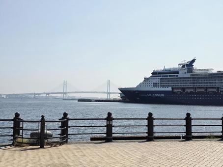 風景 横浜 大さん橋 風景 横浜 大さん橋 乗り物,船,クルーズ船の写真素材