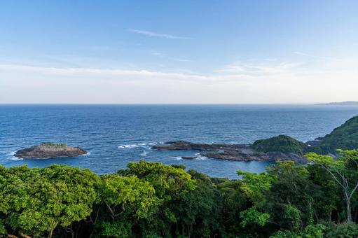 細島灯台(宮崎県日向市)から見た景色 細島灯台(宮崎県日向市)から見た景色の写真