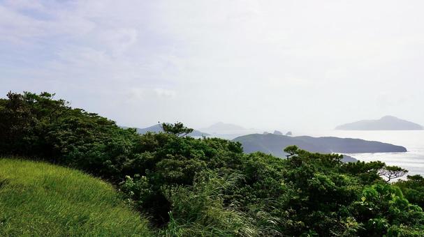座間味島の高月山展望台から見える風景 座間味島の高月山展望台から見える風景の写真