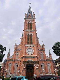 タンディン教会(正面) タンディン教会(正面) タンディン教会,ピンクの教会,正面の写真素材