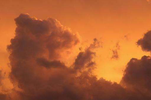 夕焼けと入道雲 夕焼けと入道雲の写真