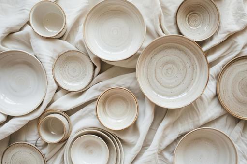 陶器の食器セットの写真