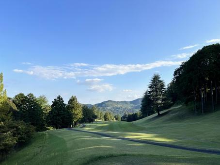 山並みを望むゴルフコース ゴルフ,ゴルフ場,ゴルフコースの写真素材