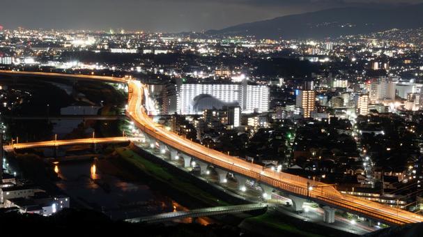 光の川を駆ける夜の高速 光の川を駆ける夜の高速 夜景,ハイウェイ,高速道路の写真素材