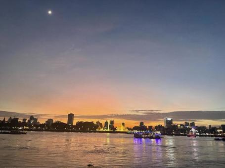 カンボジア プノンペンの夕焼け カンボジア プノンペンの夕焼けの写真
