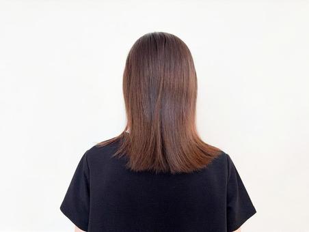 女性の後ろ姿 女性の後ろ姿 女性の後ろ姿,後ろ髪,ヘアスタイルの写真素材