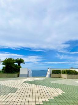 向こうに見える海と空 向こうに見える海と空 海,空,水色の写真素材