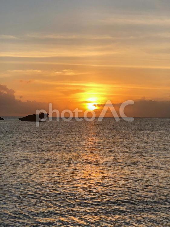 海上の夕日 夕焼け,海,たそがれの写真素材