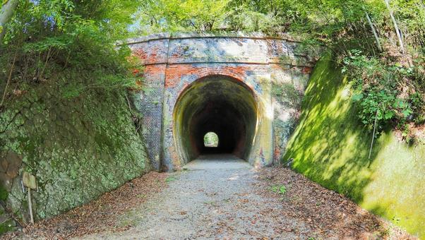 旧国鉄篠ノ井線廃線敷遊歩道 旧国鉄篠ノ井線廃線敷遊歩道の写真