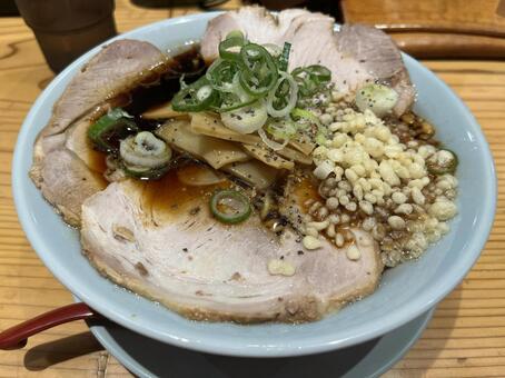 ラーメン 富山ブラックラーメン,富山,チャーシューの写真素材