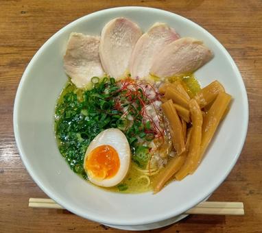 鶏塩ラーメン 食べ物,ラーメン,塩ラーメンの写真素材
