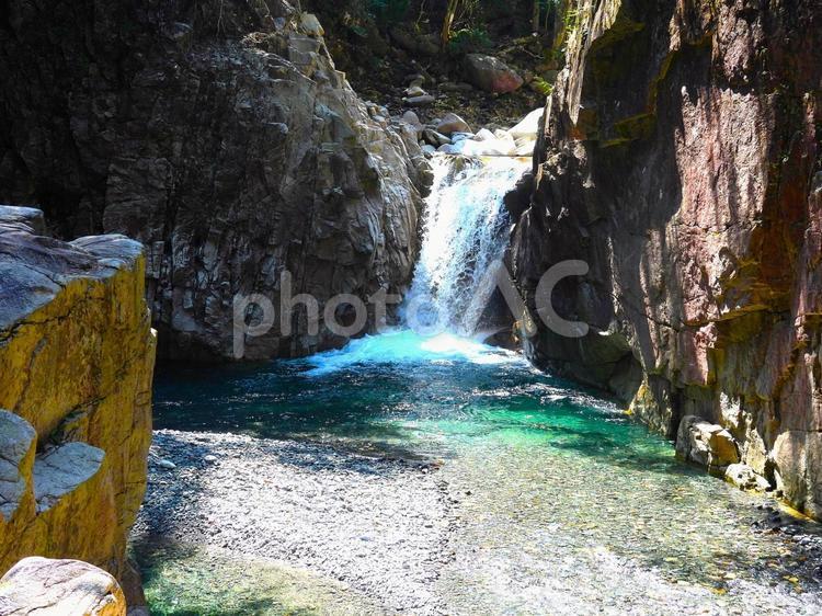 鈴鹿の秘境にて美しい天狗滝の絶景 鈴鹿の秘境,天狗滝,秘境の写真素材