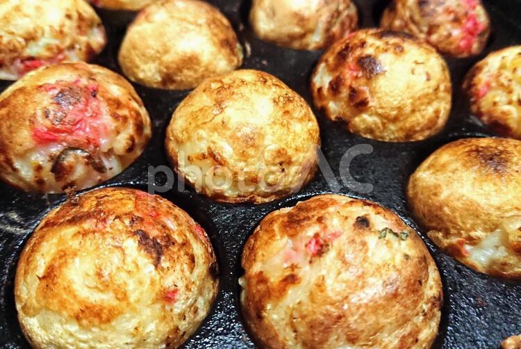 自宅で焼くたこ焼き たこ焼き,鉄板,食事の写真素材