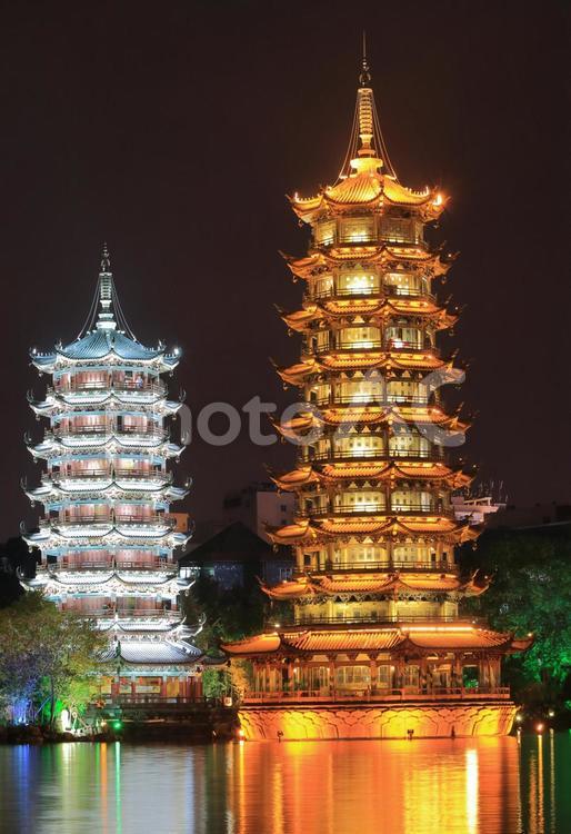 中国　桂林　杉湖の日月塔 桂林,中国,寺の写真素材