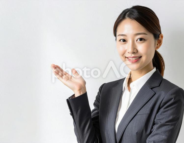 案内ポーズをするスーツ姿の女性 女性,ビジネス,スーツの写真素材
