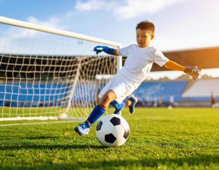 サッカー少年の練習風景 サッカー少年の練習風景の写真