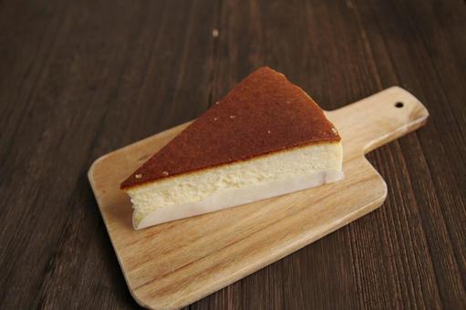 濃厚チーズケーキの一切れ 濃厚チーズケーキの一切れ チーズケーキ,ケーキ,スイーツの写真素材