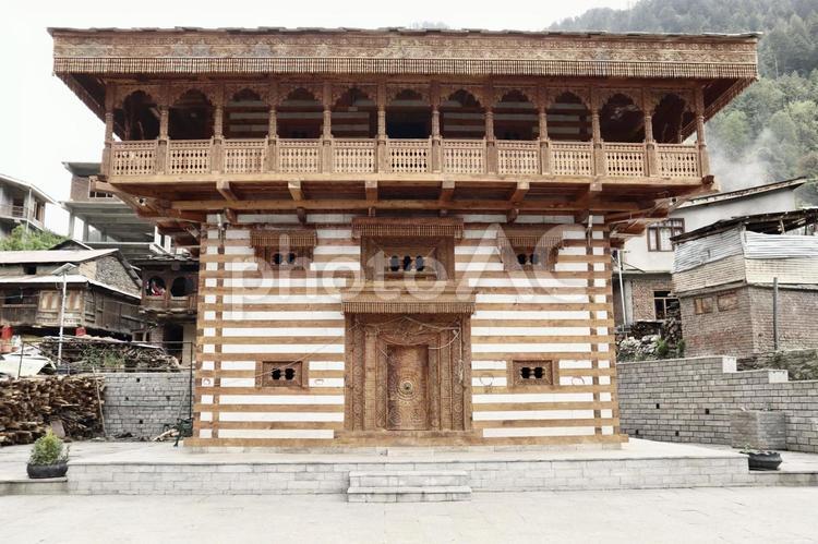 インド　マナリ　集会所の伝統建築 海外,インド,旅行の写真素材