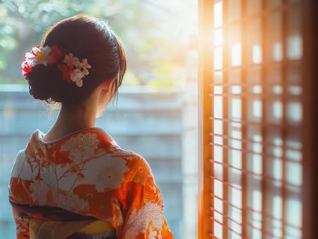 庭先の和室にたたずむ女性のイメージ 庭先の和室にたたずむ女性のイメージの写真