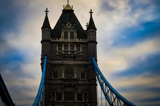 タワーブリッジを見上げて タワーブリッジを見上げて タワーブリッジ,橋,ロンドンの写真素材