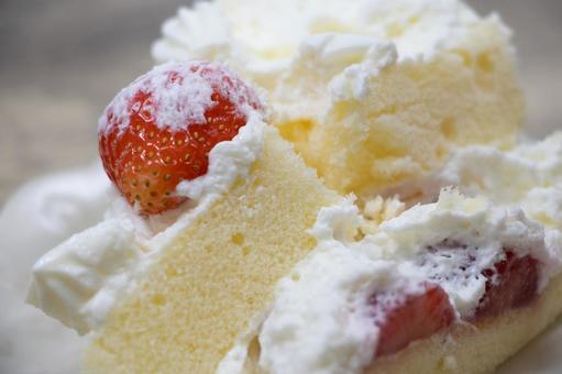崩れたケーキ 崩れたケーキ ケーキ,崩れたケーキ,ショートケーキの写真素材