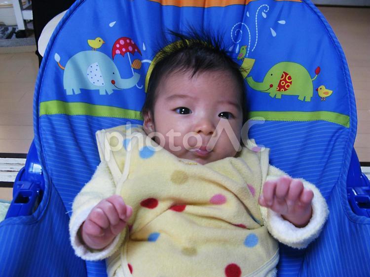 生後2ヶ月の赤ちゃん 赤ちゃん男の子,生後2ヶ月,育児の写真素材