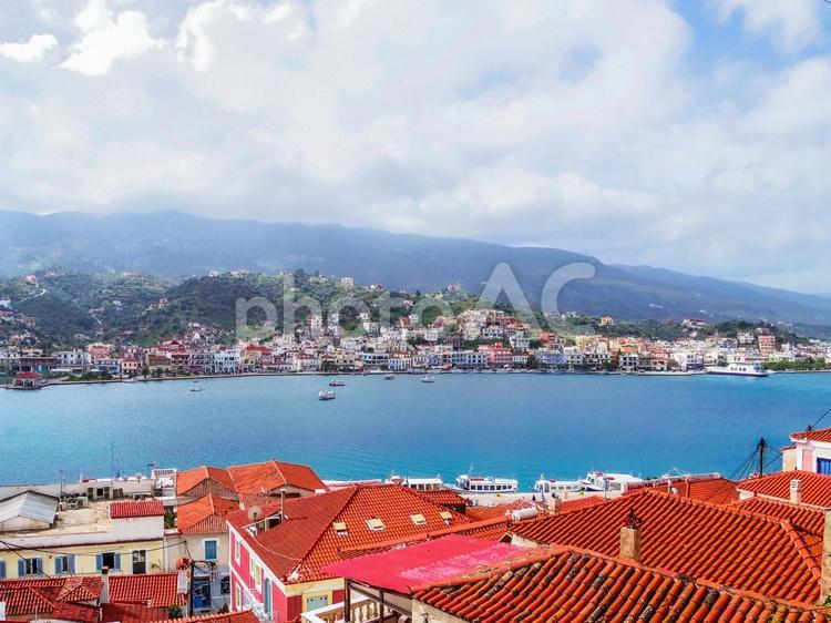 【ギリシャ】エーゲ海に浮かぶポロス島 ギリシャ,エーゲ海,ポロス島の写真素材