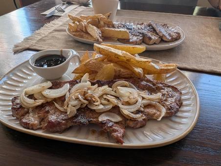 ネックステーキ 豚肉,ネックステーキ,ポテトの写真素材