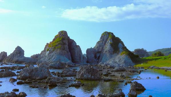 七浦海岸の夫婦岩 七浦海岸の夫婦岩 夫婦岩,七浦海岸,岩の写真素材
