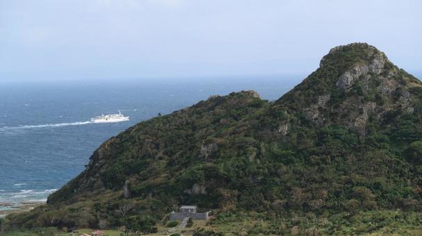 雄大な自然と船旅の風景 海,山,船の写真素材