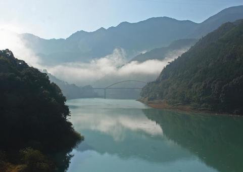 雲海 雲海,湖,橋の写真素材