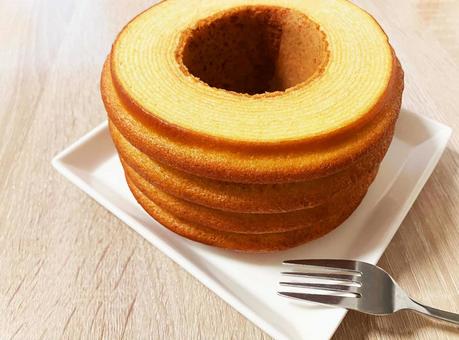 ホールのバウムクーヘン バウムクーヘン,ホール,ケーキの写真素材