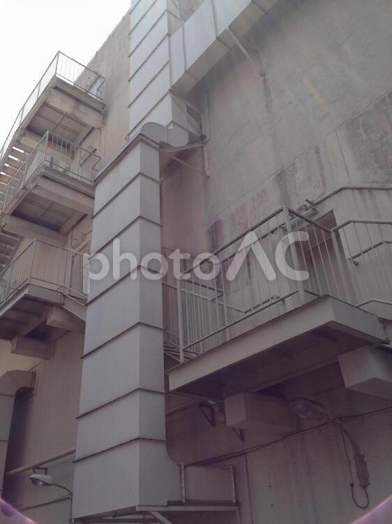 建物裏の排気ダスト 排気管,壁際,外部の写真素材