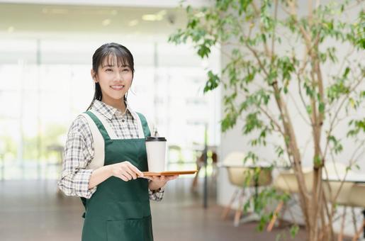 カフェで働く若い女性店員 カフェで働く若い女性店員 カフェ,若い,女性の写真素材