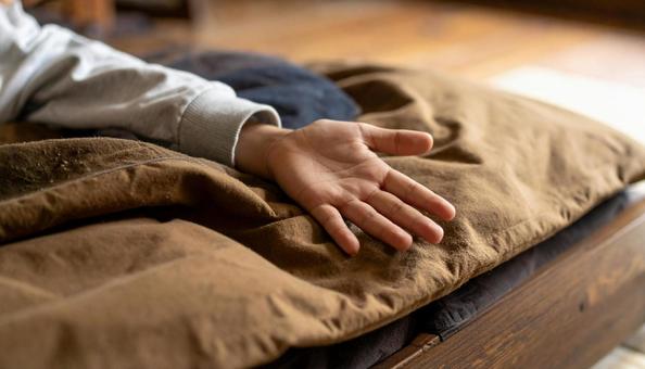 昔話 病気の男の子が手を差し伸べる 昔話 病気の男の子が手を差し伸べるの写真