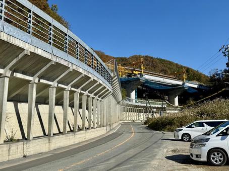 秋の山奥の道路　福井県大野市九頭竜川周辺 工事,整備,スノーシェッドの写真素材