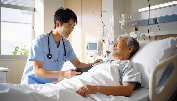 患者の血圧を測る看護師の写真