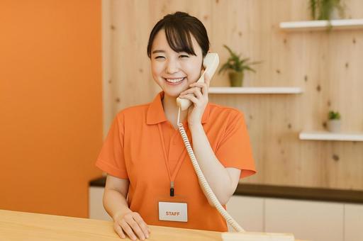 店舗の電話受付の写真