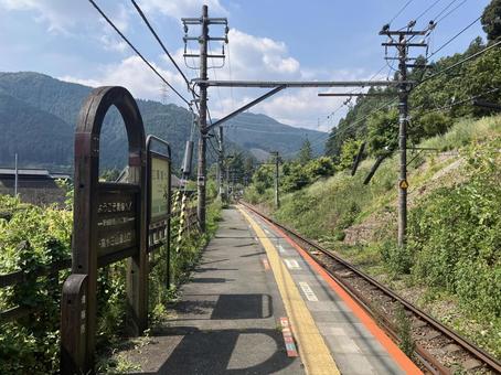 軍畑駅のホーム風景 軍畑駅のホーム風景 軍畑,軍畑駅,ホームの写真素材