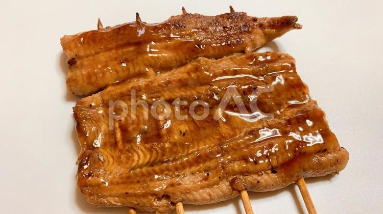 鰻蒲焼　うなぎ　蒲焼き　串焼き　鰻　素材8 うなぎ,鰻蒲焼き,鰻かば焼きの写真素材