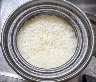 Delicious rice cooked in a clay pot, JPG Delicious rice cooked in a clay pot, JPG
