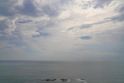 堀切峠 海岸 海 曇り空 堀切峠 海岸 海 曇り空 空,雲,曇りの写真素材