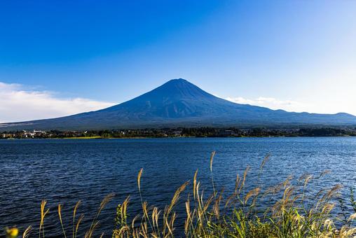山梨県 河口湖から望む富士山 山梨県 河口湖から望む富士山 富士山,風景,青空の写真素材