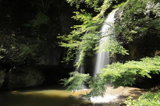 月待ちの滝(くぐり滝) 月待ちの滝(くぐり滝) 裏側,マイナスイオン,勢いの写真素材