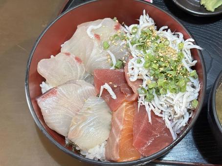 海鮮丼 海鮮丼の写真