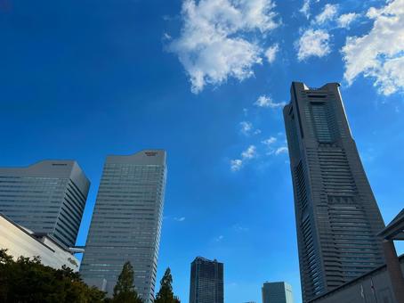 横浜ランドマークと青空 横浜,みなとみらい,ランドマークの写真素材