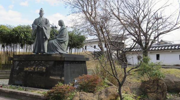 勝龍寺城 細川忠興と細川ガラシャの銅像 勝龍寺城 細川忠興と細川ガラシャの銅像 勝龍寺城,勝竜寺城,お城の写真素材