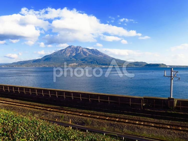 線路と桜島 線路,桜島,空の写真素材