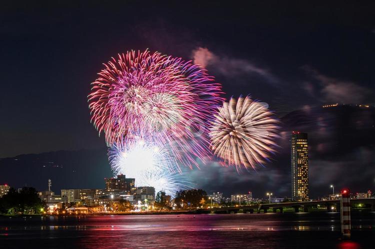 大津の夜景とびわこ大花火大会 花火,打ち上げ花火,夜景の写真素材